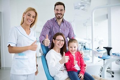 4 Ways Family Dentists Simplify Dental Care For Busy Parents